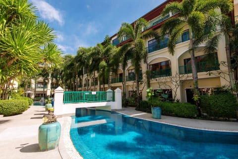 Property building, Patio, Day, Garden, Garden view, Pool view, Swimming pool, sunbed