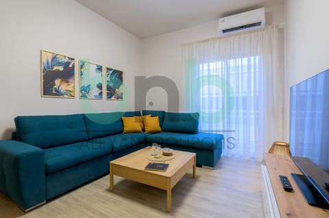 TV and multimedia, Living room, Seating area, internet, air conditioner