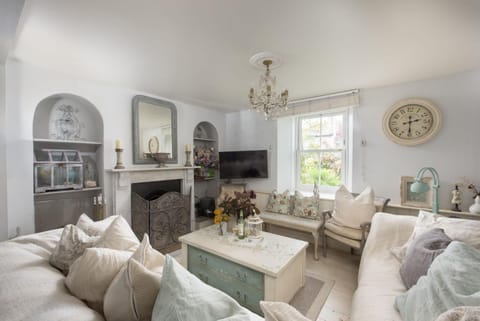 Property building, TV and multimedia, Living room