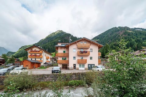 Appartamento Nuovo A San Giovanni House in Pozza di Fassa