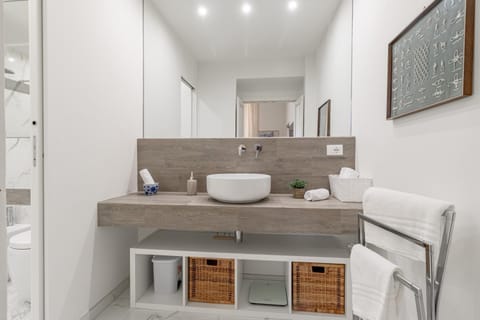 Shower, Bathroom, towels