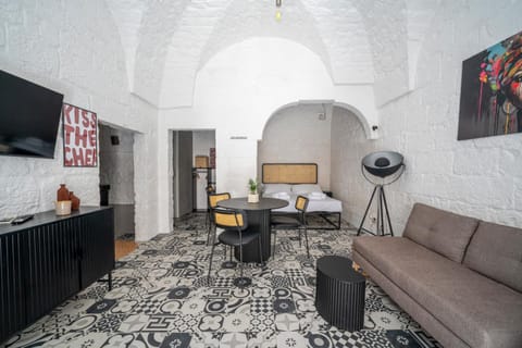 Communal lounge/ TV room, TV and multimedia, Living room, Seating area, Dining area