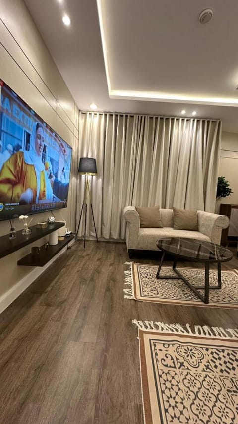 TV and multimedia, Living room, Seating area, Evening entertainment