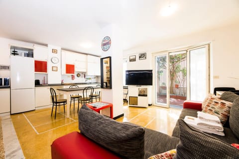 Patio, TV and multimedia, Living room, Seating area, Dining area