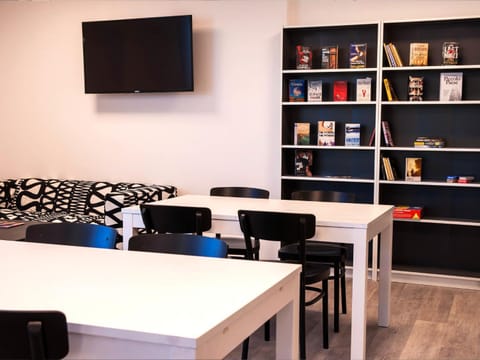 Communal lounge/ TV room, Living room, Dining area