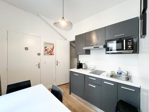 Appartement 06 - Paris Faubourg Bail Mobilité Apartment in Paris