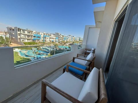 Balcony/Terrace, Swimming pool