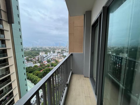 Property building, View (from property/room), Balcony/Terrace, City view