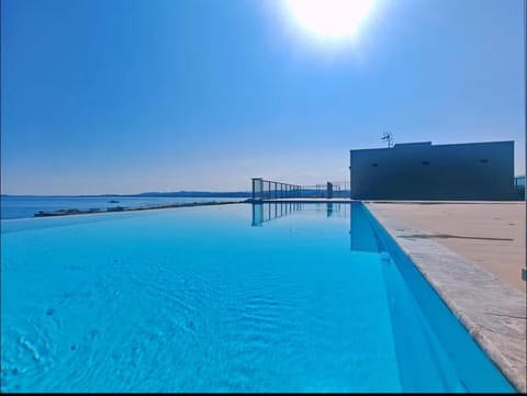 Piscine Rooftop Résidence Neuve Apartment in Nice