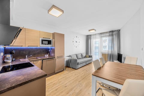 Kitchen or kitchenette, Living room, Seating area, Dining area