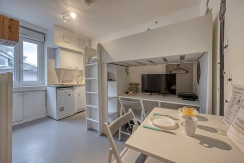 TV and multimedia, Kitchen or kitchenette, Dining area, dishwasher, minibar, oven, pet friendly, stove