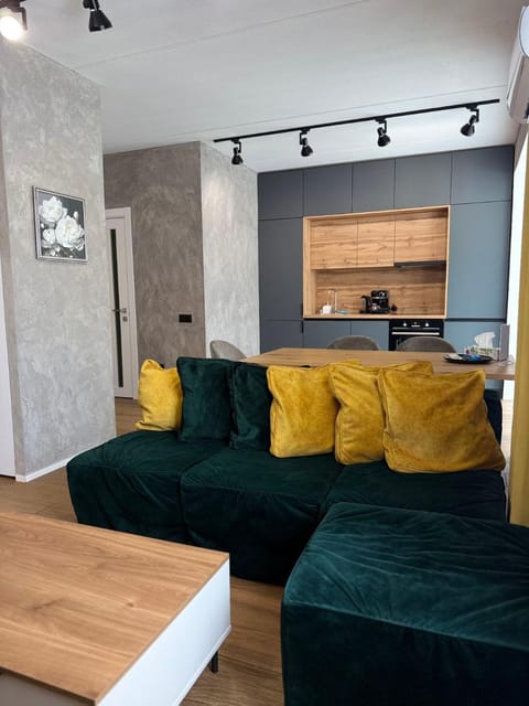 TV and multimedia, Kitchen or kitchenette, Living room, Seating area