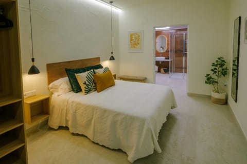 Bed, Bathroom, Bedroom