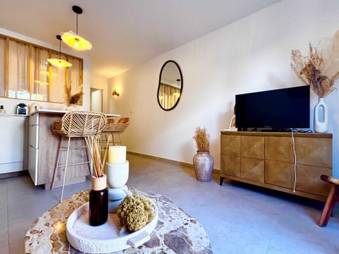 TV and multimedia, Coffee/tea facilities, Kitchen or kitchenette, Living room