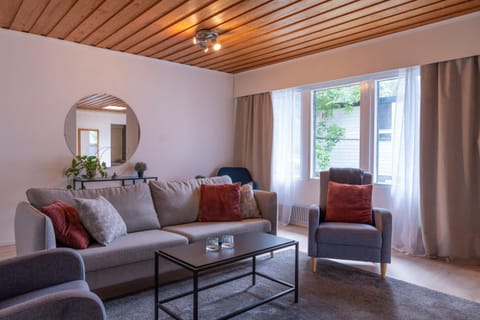 Living room, Seating area