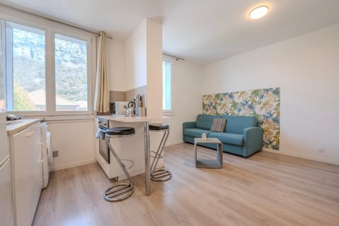 Kitchen or kitchenette, Living room, Seating area, Dining area, minibar