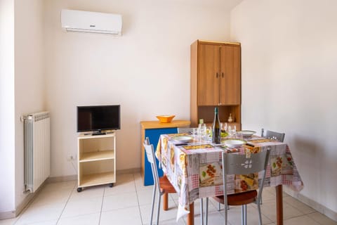 TV and multimedia, Dining area, air conditioner