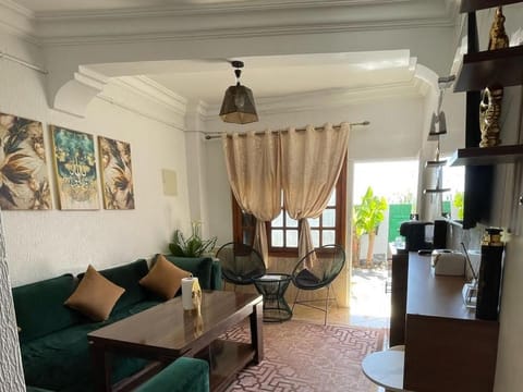 Coffee/tea facilities, Living room, Seating area