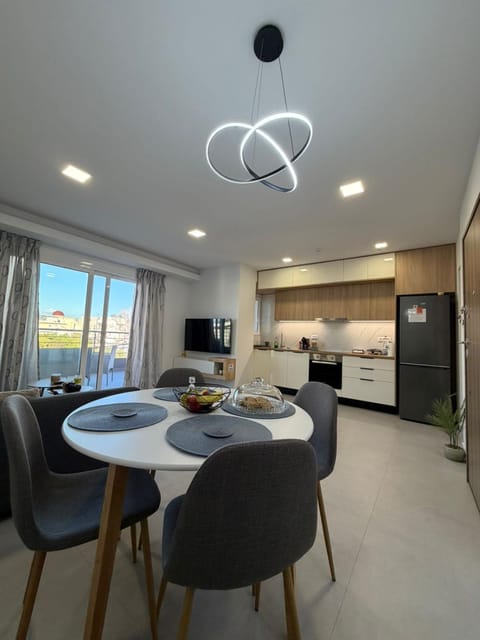 Kitchen or kitchenette, Seating area, Dining area, oven, stove