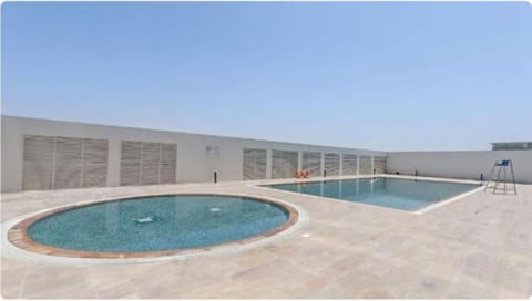 EasyGo- Comfy, near metro, Easy Access to City Roads Apartment in Dubai