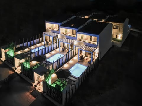 Property building, Facade/entrance, Garden, Swimming pool