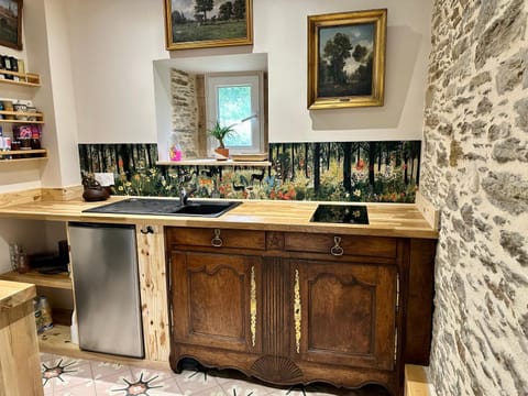 Kitchen or kitchenette