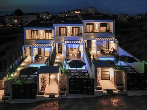 Property building, Facade/entrance, Garden, Swimming pool