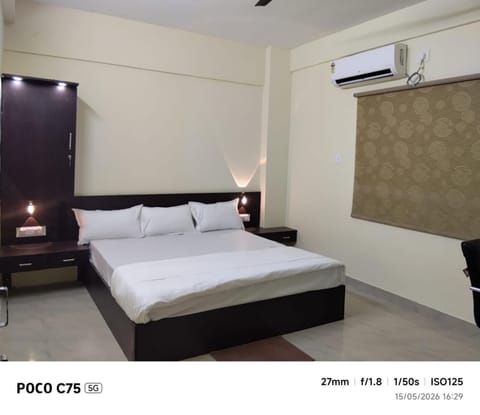 Photo of the whole room, Bedroom, air conditioner