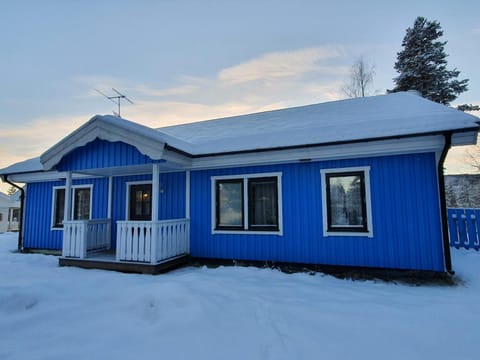Property building, Day, Winter