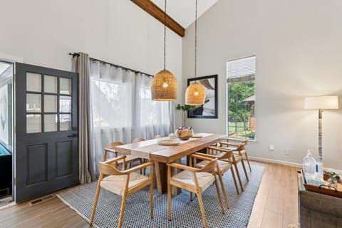 5BR Home Patio, Kitchen, Laundry Sleeps 14 #LW House in Warr Acres