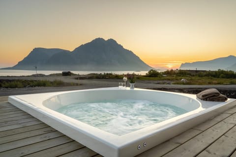 Eksklusiv hytte i naturskjønne omgivelser, Lofoten House in Lofoten