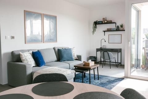 Bed, Living room, Photo of the whole room, Seating area, Dining area, Bedroom