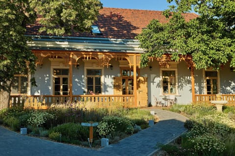 Property building, Spring, Day, Garden