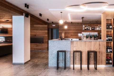 Lounge or bar, Lounge or bar, Food and drinks, Drinks, Alcoholic drinks