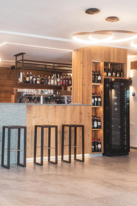 Lounge or bar, Lounge or bar, Food and drinks, Drinks, Alcoholic drinks