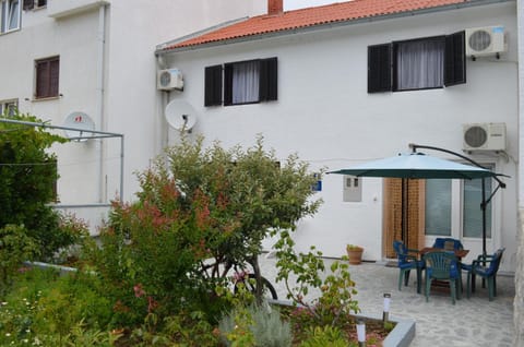 Property building, Patio, Day