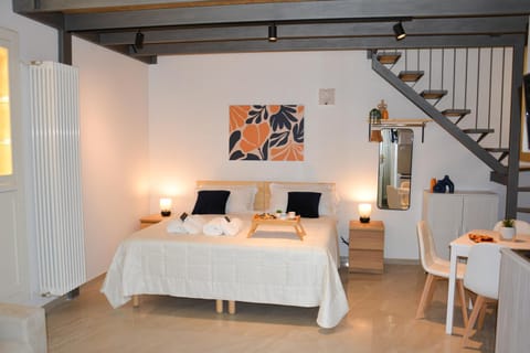 Bed, Living room, Photo of the whole room, Bedroom