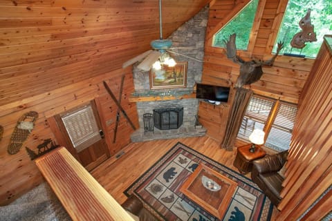 Tucked Inn Hot Tub Grill Fireplace MORE House in Pigeon Forge