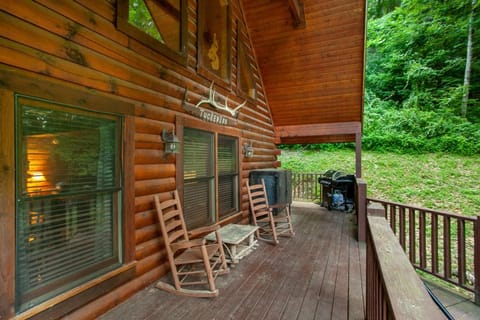 Tucked Inn Hot Tub Grill Fireplace MORE House in Pigeon Forge