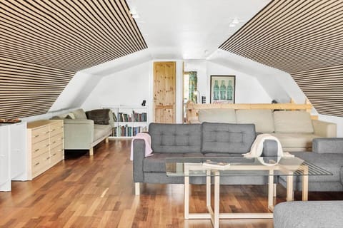 8106-Mern-kindvig-enge-Kaersangervej-6 House in Stege