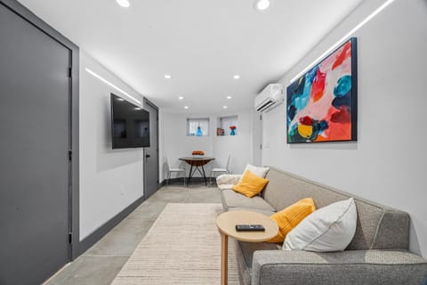 TV and multimedia, Living room, Seating area, Evening entertainment