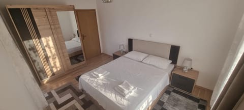 Bed, Bedroom, towels, wardrobe