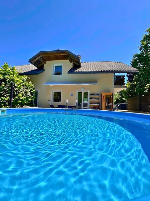 Property building, Garden, Swimming pool