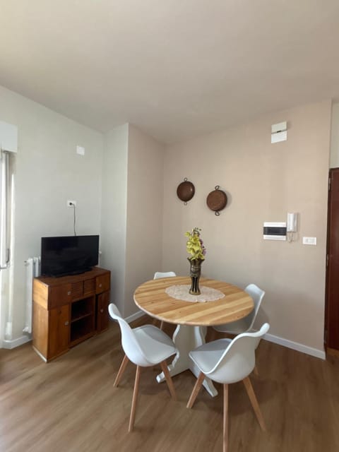 TV and multimedia, Living room, Dining area, Evening entertainment