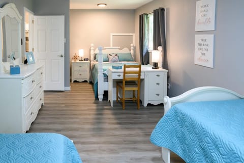 Modern Cabin Retreat with Patio & Outdoor Firepit Cabin in Ottawa