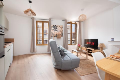 Communal lounge/ TV room, TV and multimedia, Seating area