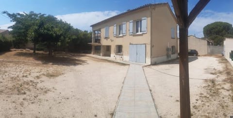 1er etage d'une maison Apartment in Sorgues