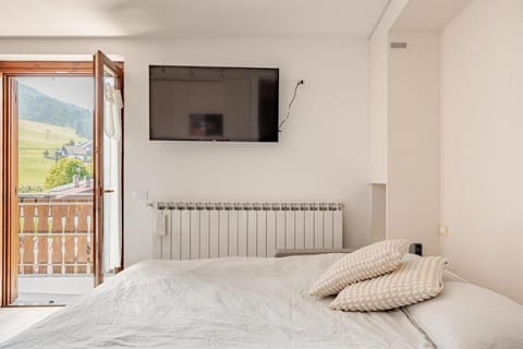 Ski Piste & Terrace Studio - Central with Parking Apartment in Tarvisio