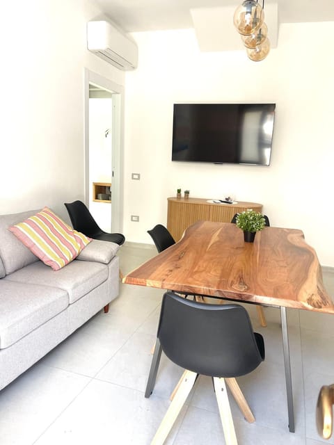 TV and multimedia, Living room, Dining area, Evening entertainment