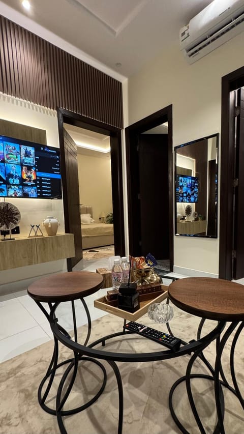 TV and multimedia, Living room, Seating area, Dining area, air conditioner